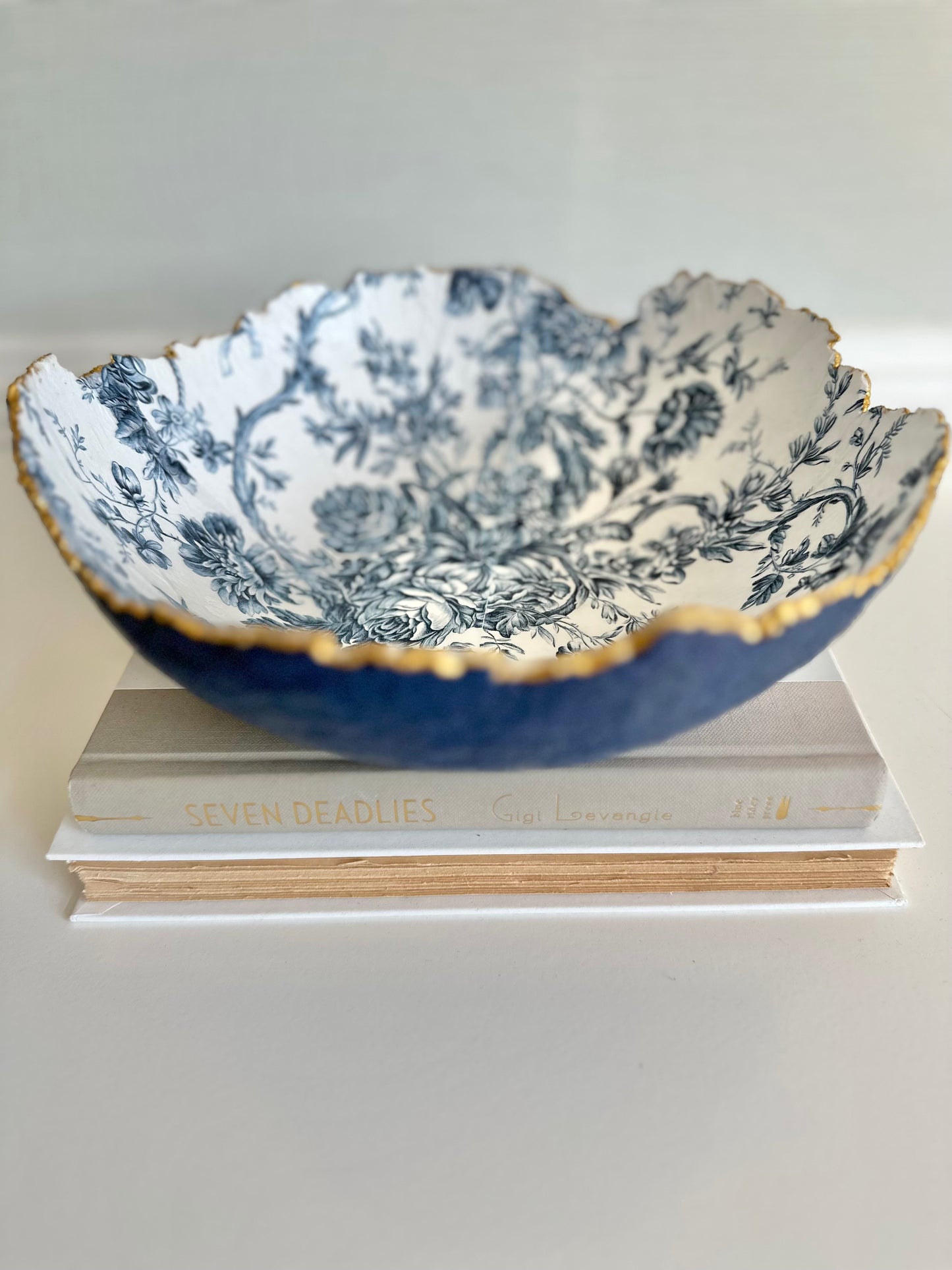 Blue Floral Decorative Eggshell Bowl Paper Mache Material