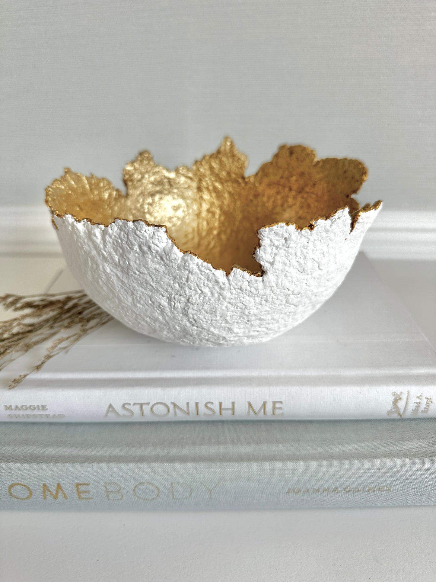 White and Gold Decorative Eggshell Bowl Paper Mache Material